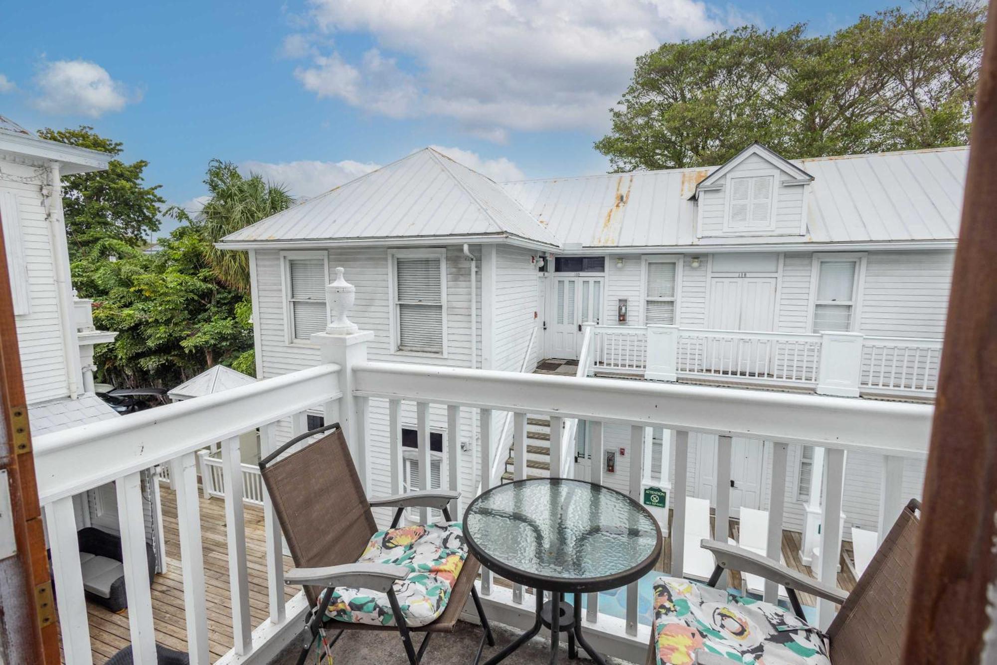 Classic King With Balcony At Curry Mansion Key West Exterior foto